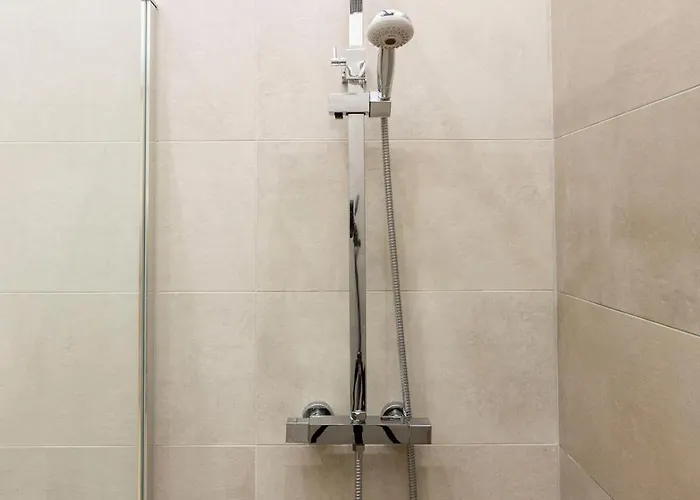 Spacious Bajcsy In The Heart Of Budapešť